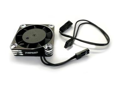 Ultimative Kühlleistung im Miniaturformat. Entwickelt für die optimale Kühlung von Motor und Fahrtenregler. Maximale Leistung, minimale Temperatur – halten Sie Ihr System auf Höchstleistung mit High-Speed Lüfter.  Technische Daten: Größe: 40mm Material: A